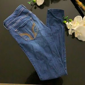 Hollister Jeans. Size: 3R. Dark Blue Jeans. In great conditions.